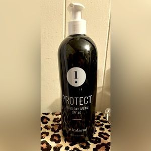 1 Bottle of protect tinted day spf 40 Hydrafacial 16 Fl oz / 473 ml